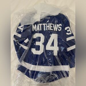 BRAND NEW NEVER WORN TORONTO MAPLE LEAFS MATTHEWS JERSEY YOUTH SIZE SM